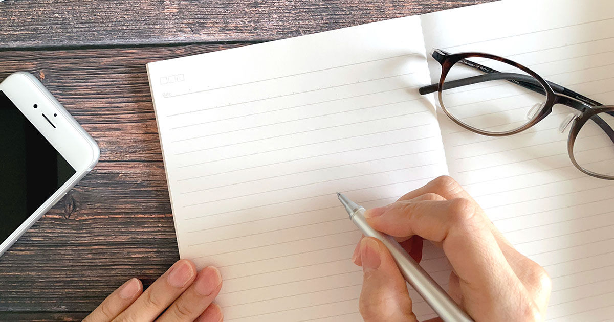 終活チェックのチェックと眼鏡